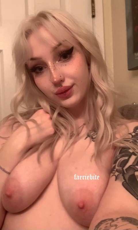 some tiddies to make ur night better