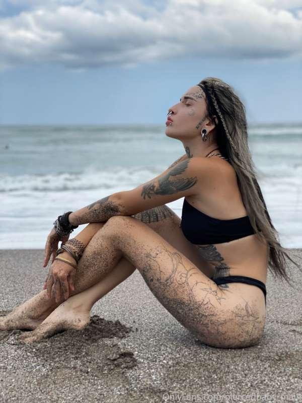 🏖️We can sit on the beach and enjoy the view💜