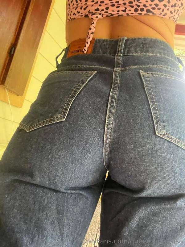 Do these jeans make my ass look big? 👖