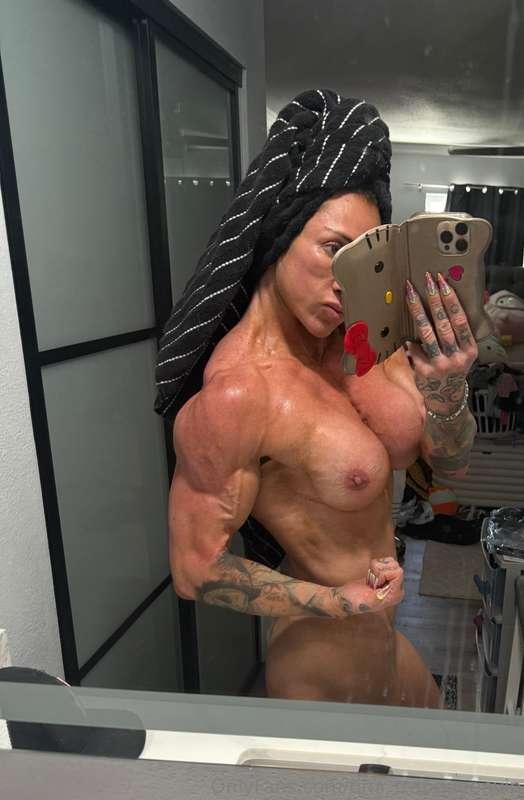 You like your girl strong … don’t you? 🤩