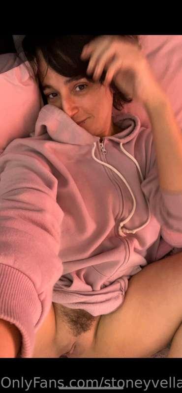 Vella in bed wearing only a hoodie. Pussy and feet views wit..