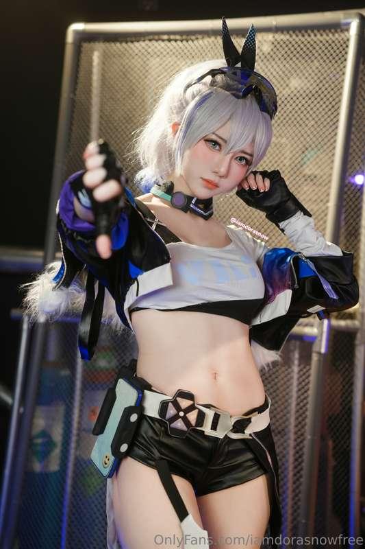 Silverwolf Or Furina?😂
is like asking honkai or genshin! hah..