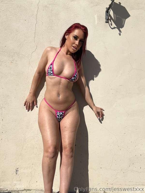I need you to pin me up against this wall... now 😈