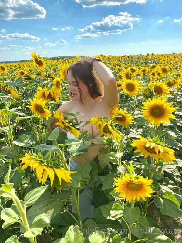 what did you notice - flowers or my eyes? ;)