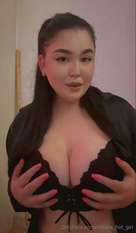 Busty loving babe @maryanaaaaa 💕She wants your cum so bad 🥵💦..