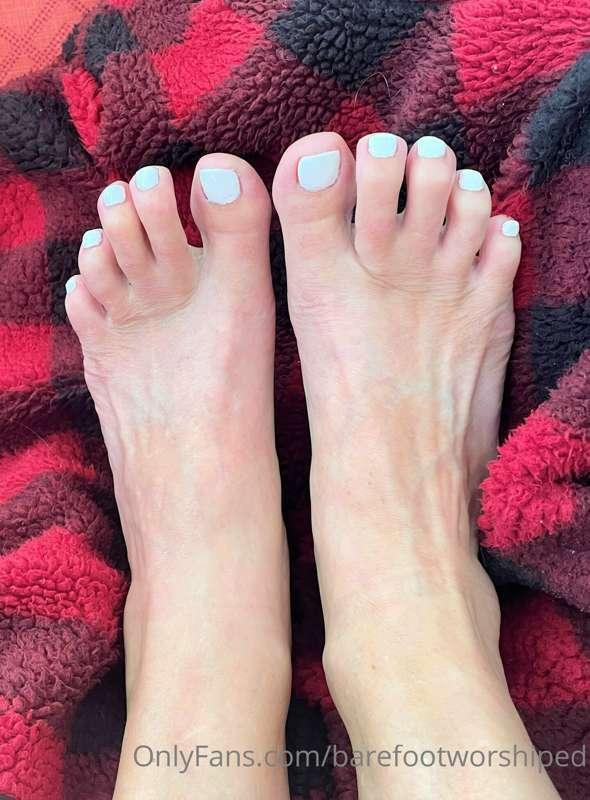 Relaxing...and looking for a tongue to go through these toes
