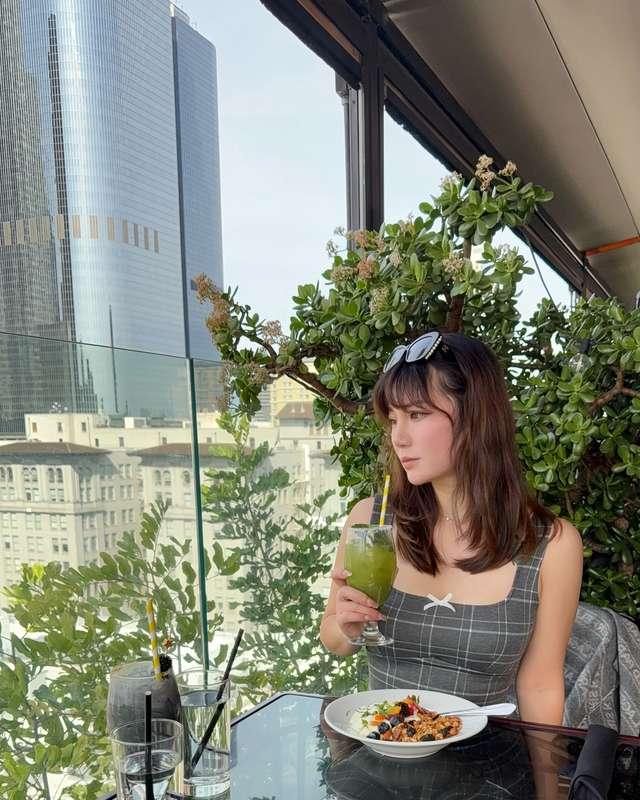 Brunch at rooftop restaurant 😎