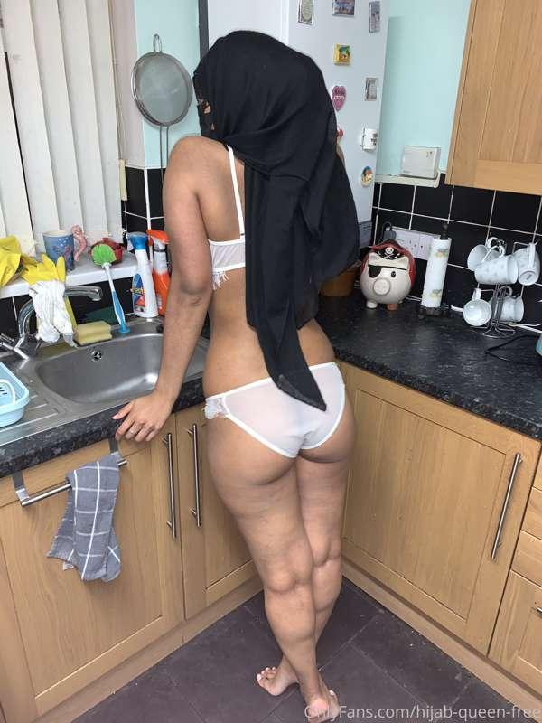 Ass out in the kitchen 🤪