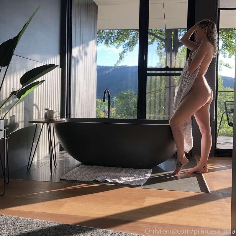 Bath time 🛀 who wants to join me? 😉