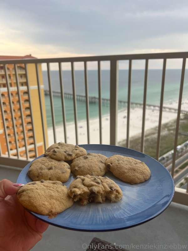 Banana bread chocolate chip cookies🥵 yall they were amazing!..