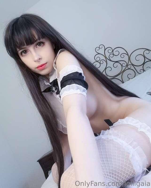 Do you want to sit next to me?🥰

Vuoi sederti vicino a me?🥰