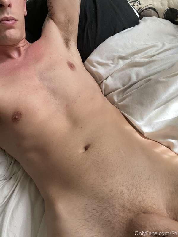 Anyone want to come chill in bed with me 🥺❤️