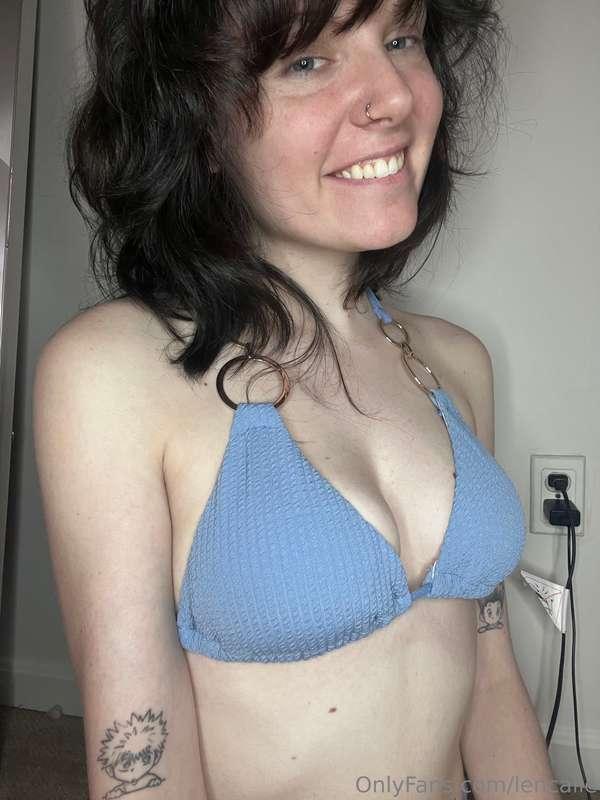 Can’t sleep so here’s a cute bikini pic from summer!