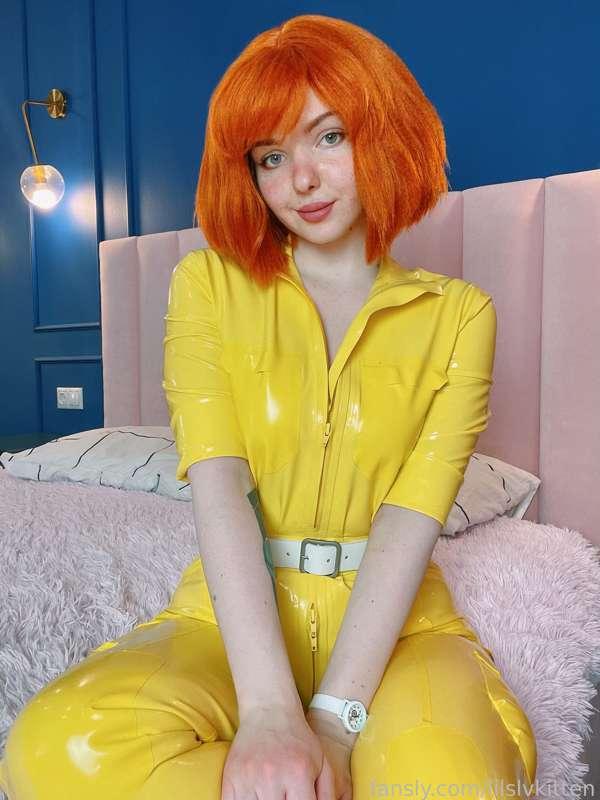 really wanted to to make latex April cosplay, do you like how it turned out? ☺️💛

#latex #apriloneil #latexcosplay #redhead