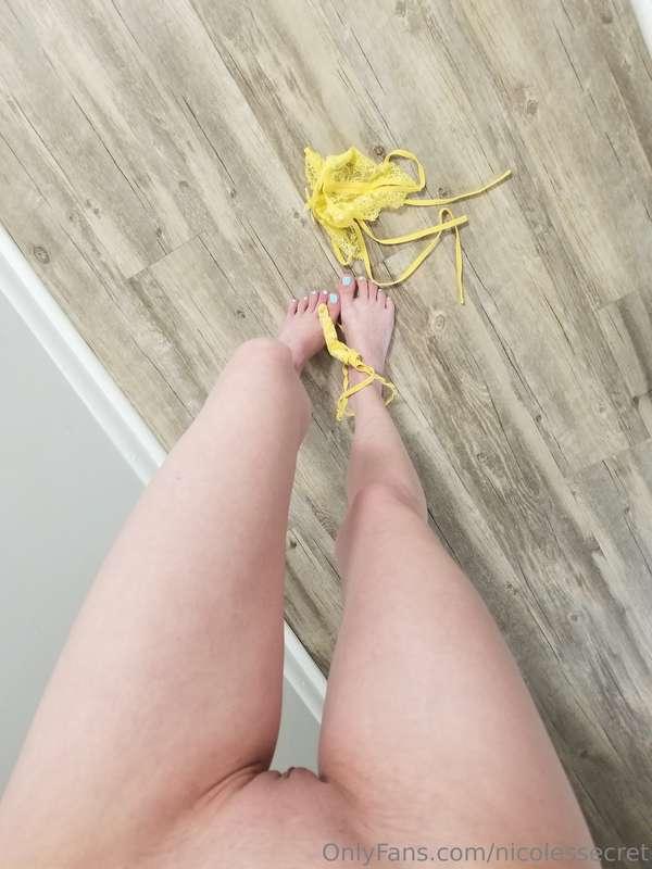 Panties on the floor 💛