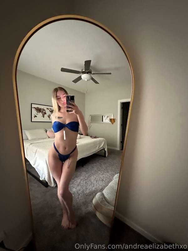 Just me and my bikini… do you want more? 🫦