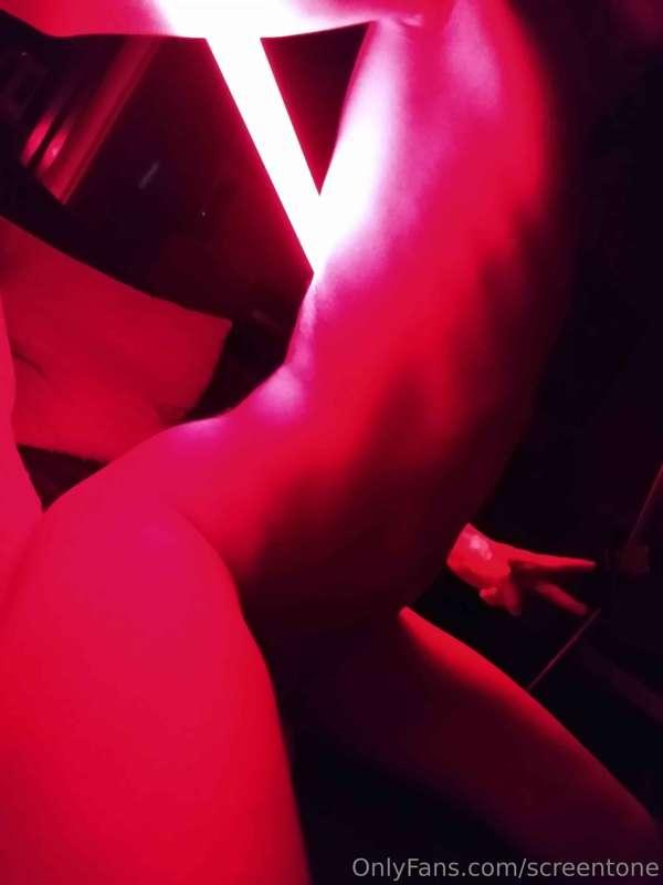 Scary spooktober boy... red light so ominous ooooooooooo...T..