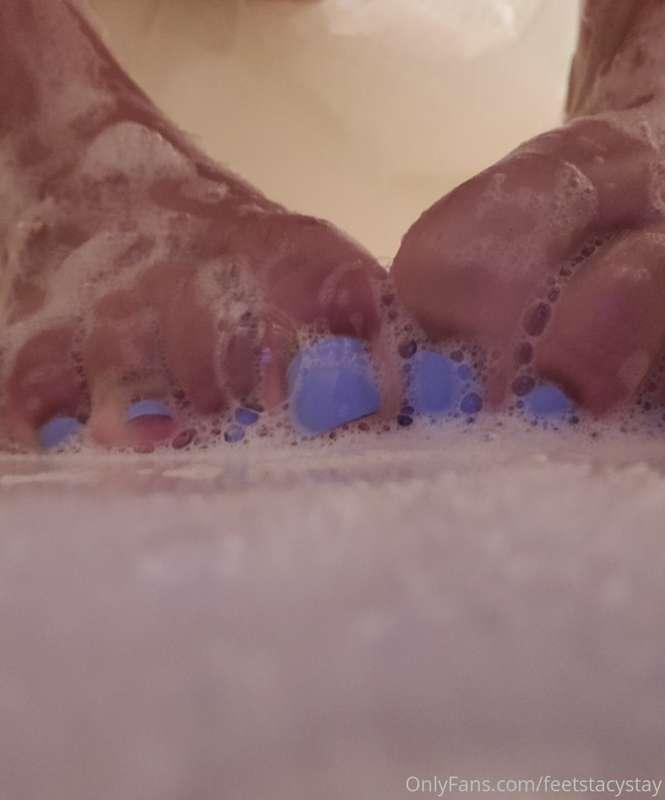 Who can help me shower?🚿🚿🧼😉