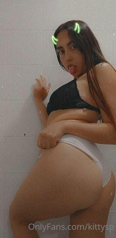 😈🍑🍑🔥 Im so fucking horny toda! Its very hot in here! 😈🍑🍑🔥