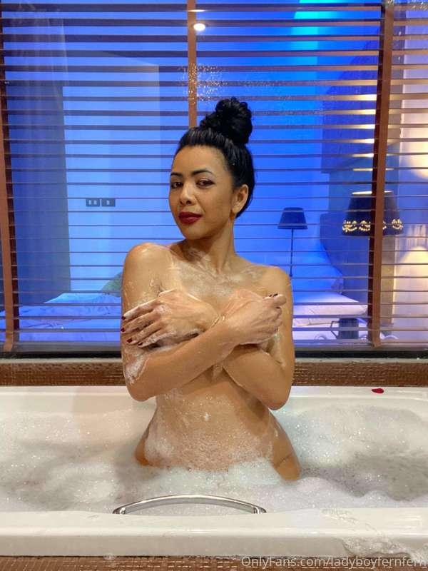 I love the soft bubble bath. Come join me now have promotion..