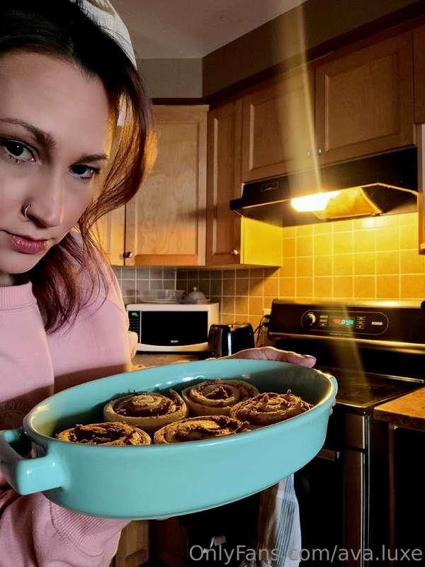Good morning 🥰 Cinnamon buns are going in the oven 😋