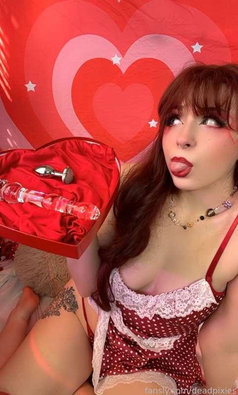 happy valentines day!❣️ （╹◡╹）♡

i have the perfect gift, a heart shaped box filled with fun toys, along with me making myself squirt with my fingers! 
 be good and lick it up for me?

leave a tippy tip if you want to buy me some chocolates ❤️‍🔥

(or cashapp! $clowncootie ) 


#fyp #lingerie #buttplug #petite #wet #horny #wetpussy #squirting #orgasm #solo #toyplay #glassdildo #curvy #makeup #ass #pussy #tits #kawaii #bdsm #fetish