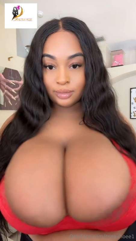 Oiled up Titty Bounce #TittyTuesday