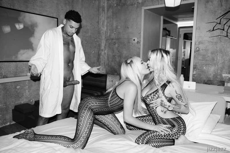***THREESOME ALERT*** Brand new BBC video w/ RaRa and Thugge..