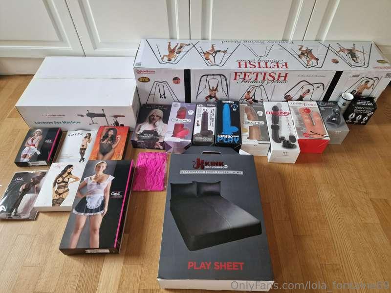 The sex shop had 50% OFF everything.. so I went a bit crazy ..