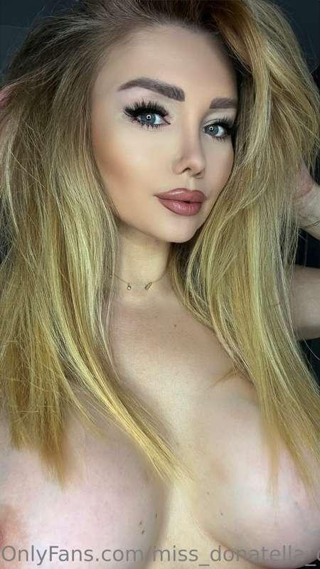 Which hair suits me better?🤔I added 2 photos