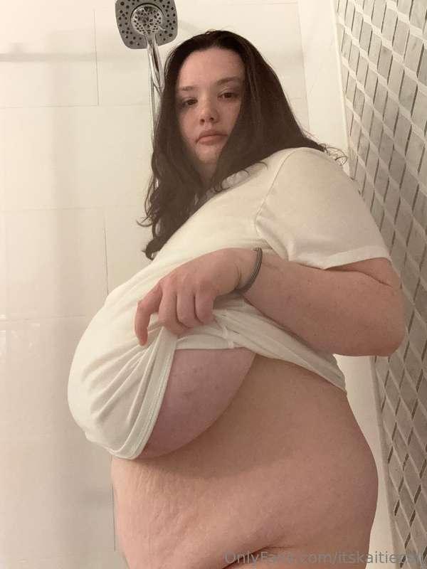 Let’s get this white shirt wet😉😛