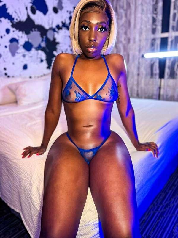 Active fans gets active deals!!If you’re online & horny, tip..