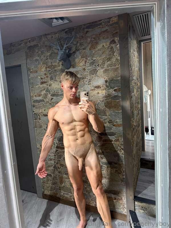 Front or back? 🍆 🍑 I’m going live tonight 7pm Uk time! 💦