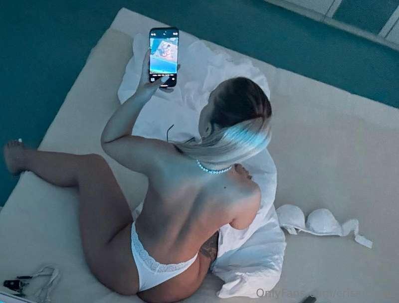 I want you dripping down my thighs tonight 😏💋