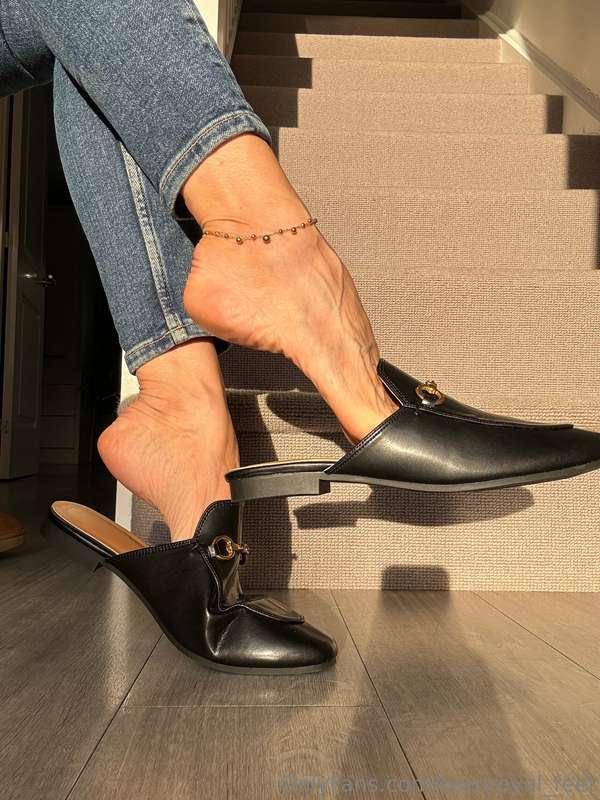 Inhale, lick and clean my feet