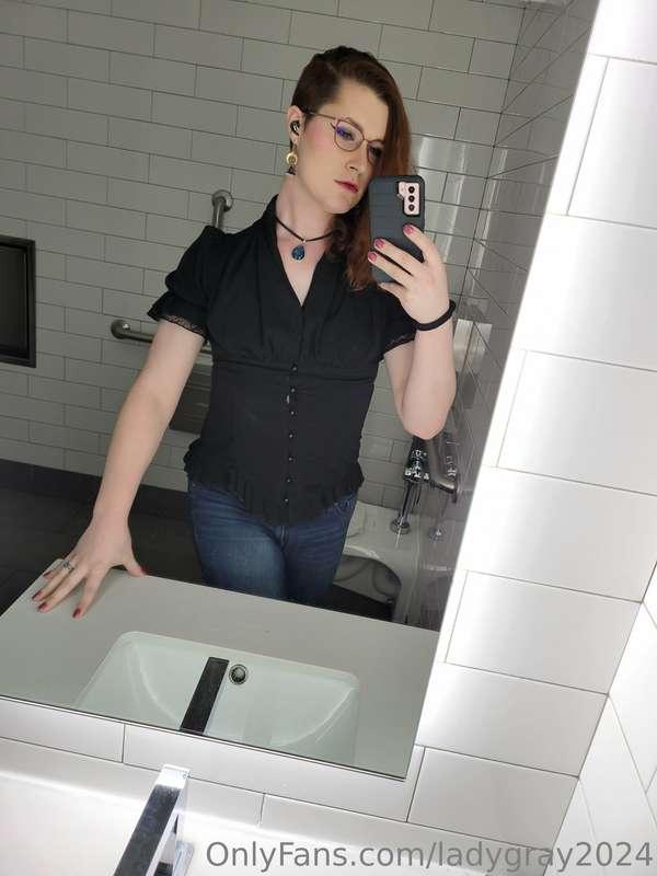 The safer for work bathroom selfies