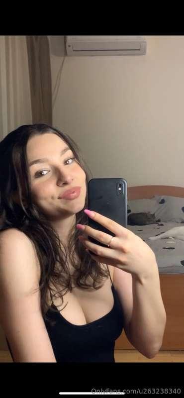 Subscribe FOR FREE to my best friend @avabae with the free t..