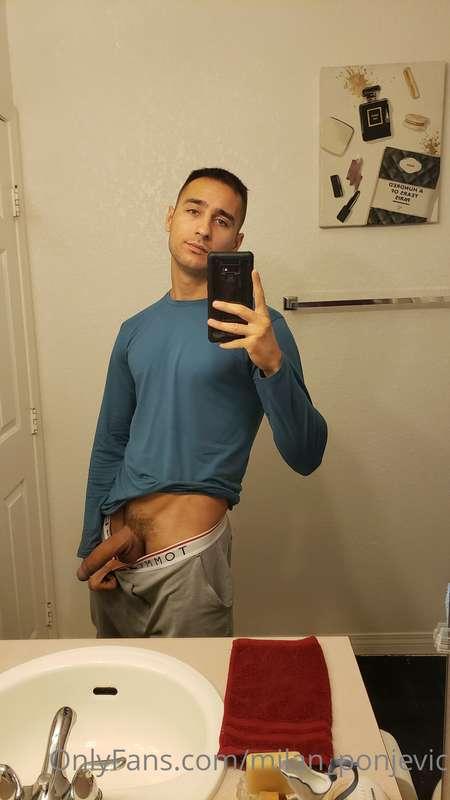 Tip me if you'd like to give me nice head. 😏