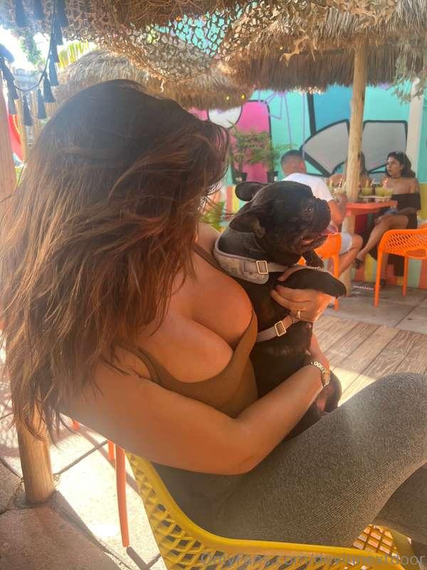 Why are people always staring at my chest? 🤭

I'm online now..