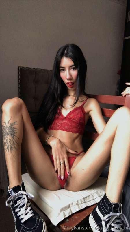 Passionate red... Do you dare to look me in the eyes or have..