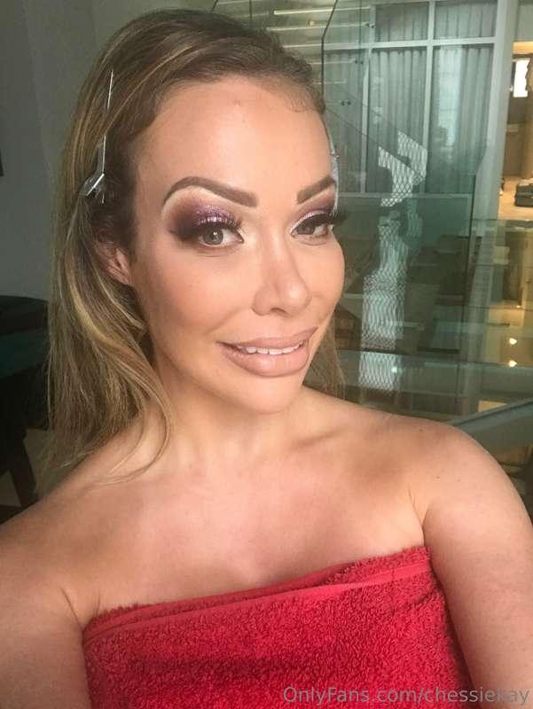 Make up nearly ready… now what shall I wear? :-p