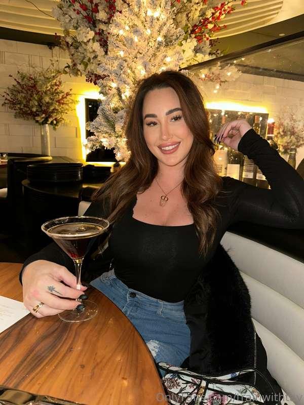 Cheers to the good life and fabulous cocktails!🍸😉