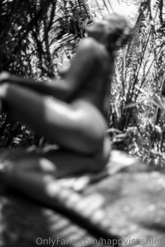 Blurred = artsy + sexy right?