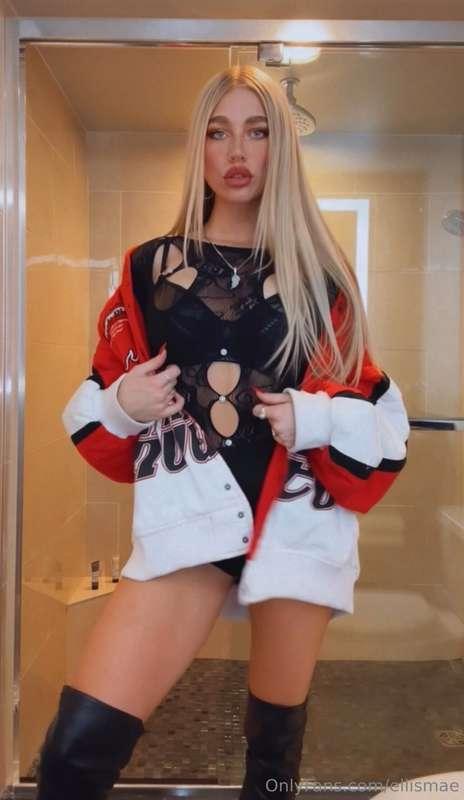Off to the races! What do you think of my outfit? 💕 Took so ..