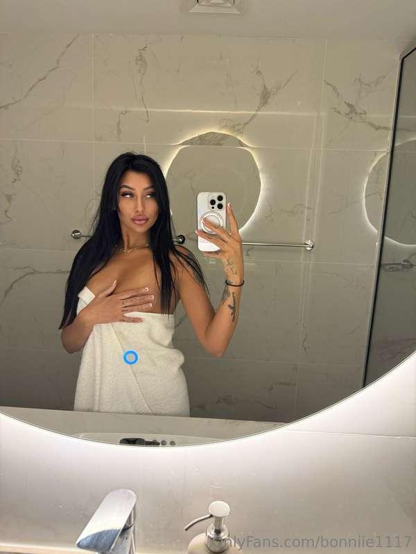 caught a glimpse of myself in the mirror and got a little di..