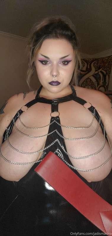When your mistress calls, she demands an answer 😈😈