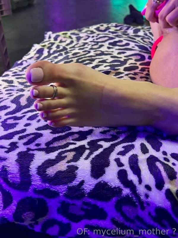 Do my soft pink toes get your cock tingly? If so, you should..