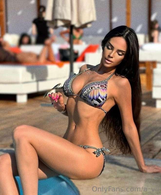 My boobs🍒 are falling out of my swimsuit...👙maybe I need to ..