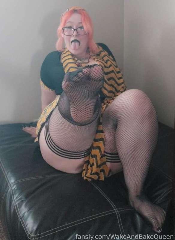 worship your goddess's feet
