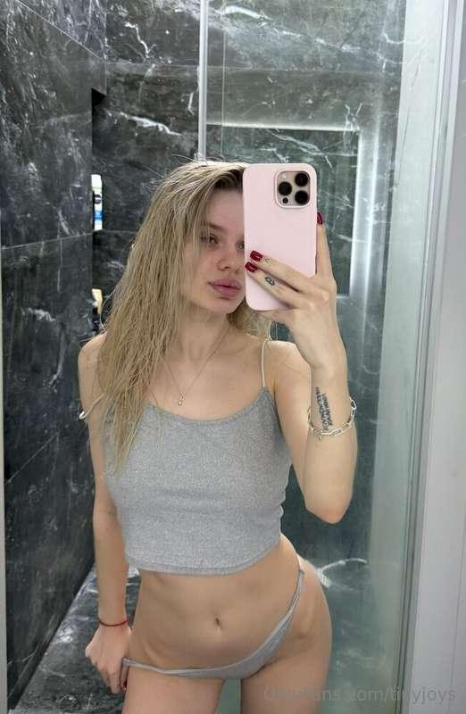 💞Hello, I’m Sylvia @sylwia_laly, 🥰 I’m 20, and between lectu..